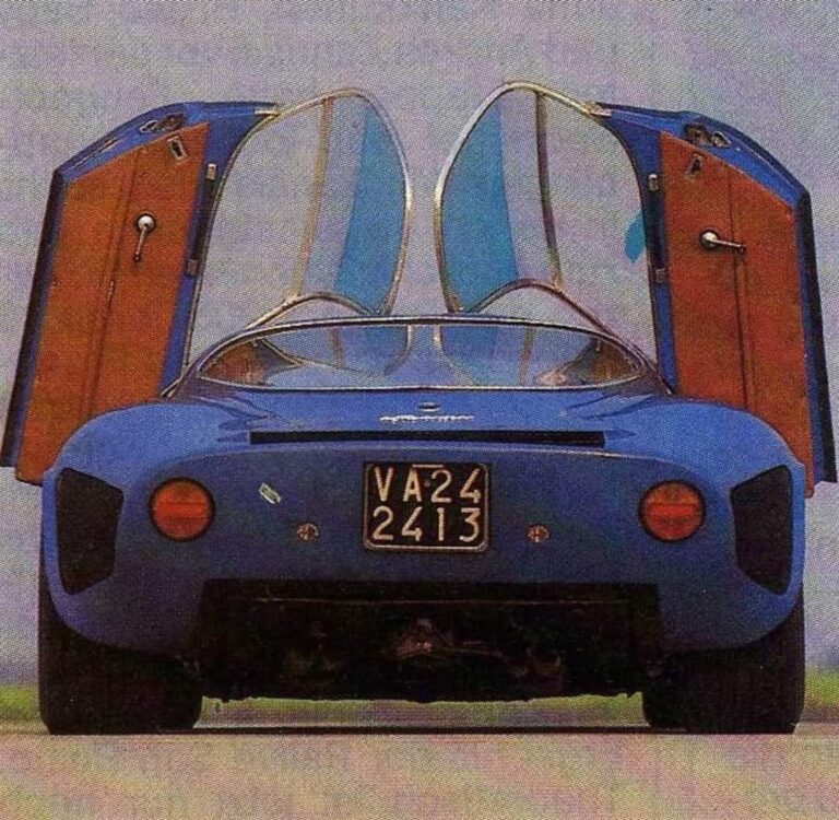 La 33 Stradale Blu Reale Di Conte Agusta